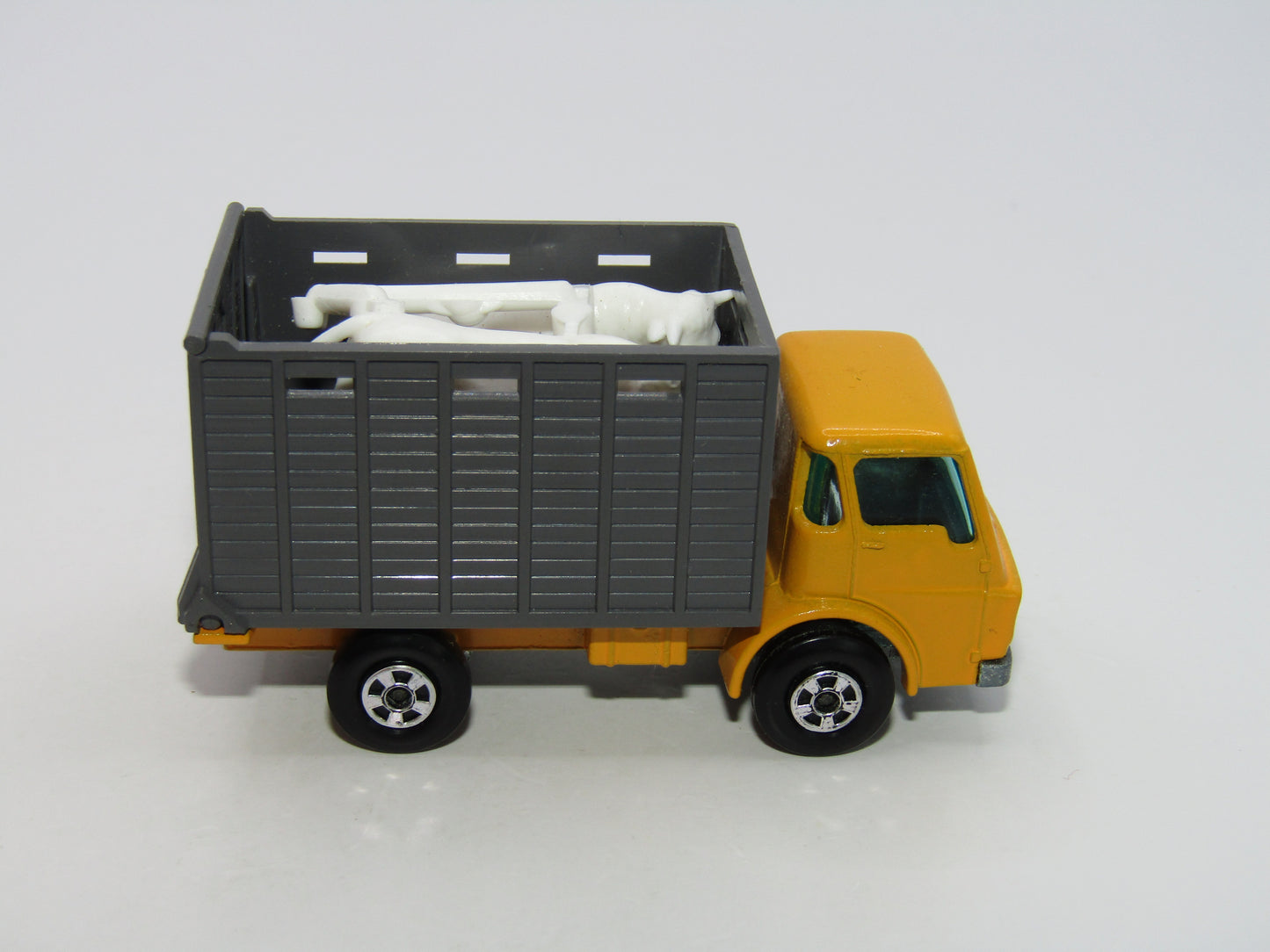 Matchbox Superfast 37A Cattle Truck Yellow 5 Spoke Narrow Solid Wheels
