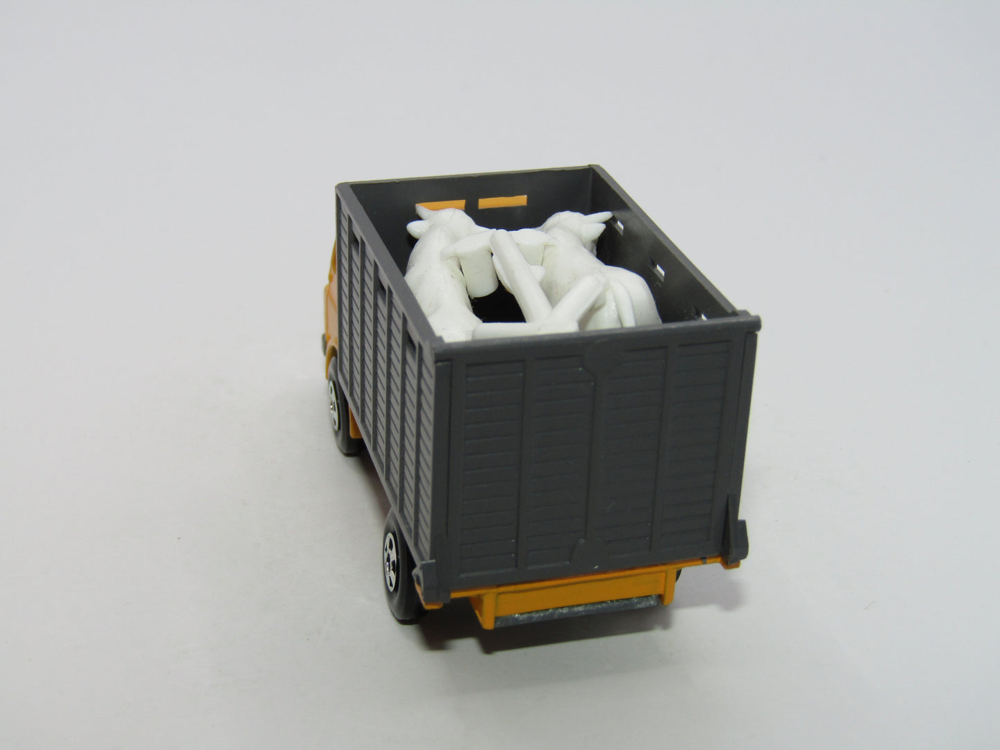 Matchbox Superfast 37A Cattle Truck Yellow 5 Spoke Narrow Solid Wheels