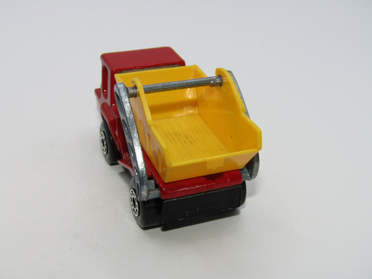 Matchbox Superfast 37C Skip Truck Dark Red Dot Dash Wheels