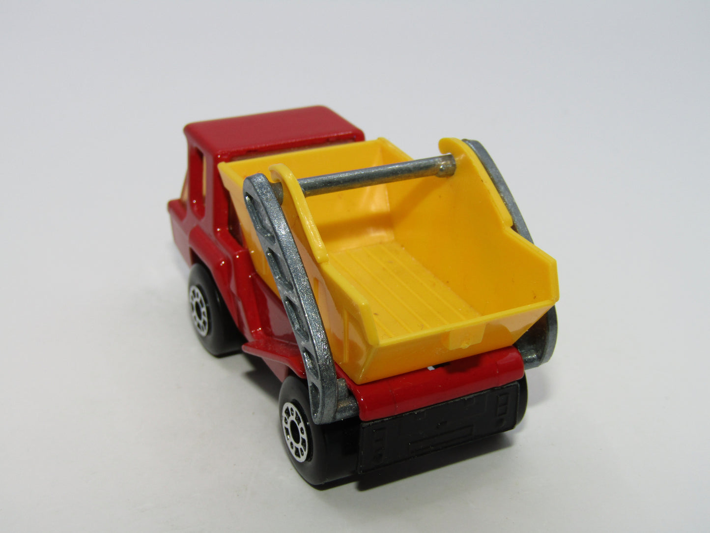 Matchbox Superfast 37C Skip Truck Red Chrome Interior Amber Windows