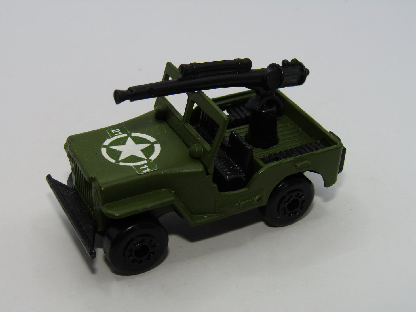 Matchbox Superfast 38C Armoured Jeep & Gun Sleet N Snow Base 21 star 11 label