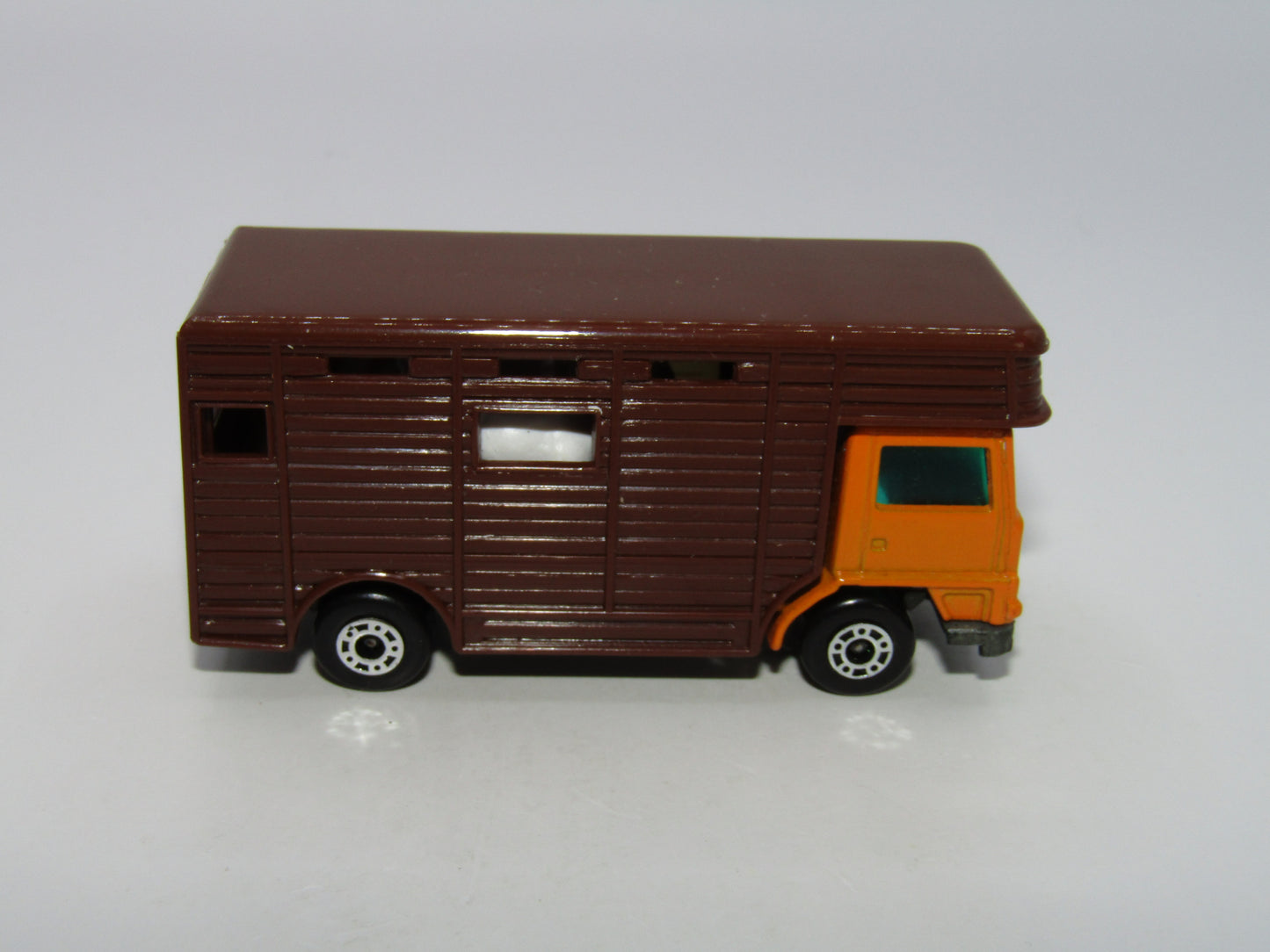 Matchbox Superfast 40B Horse Box Orange Cab, White Door Gloss Black Base