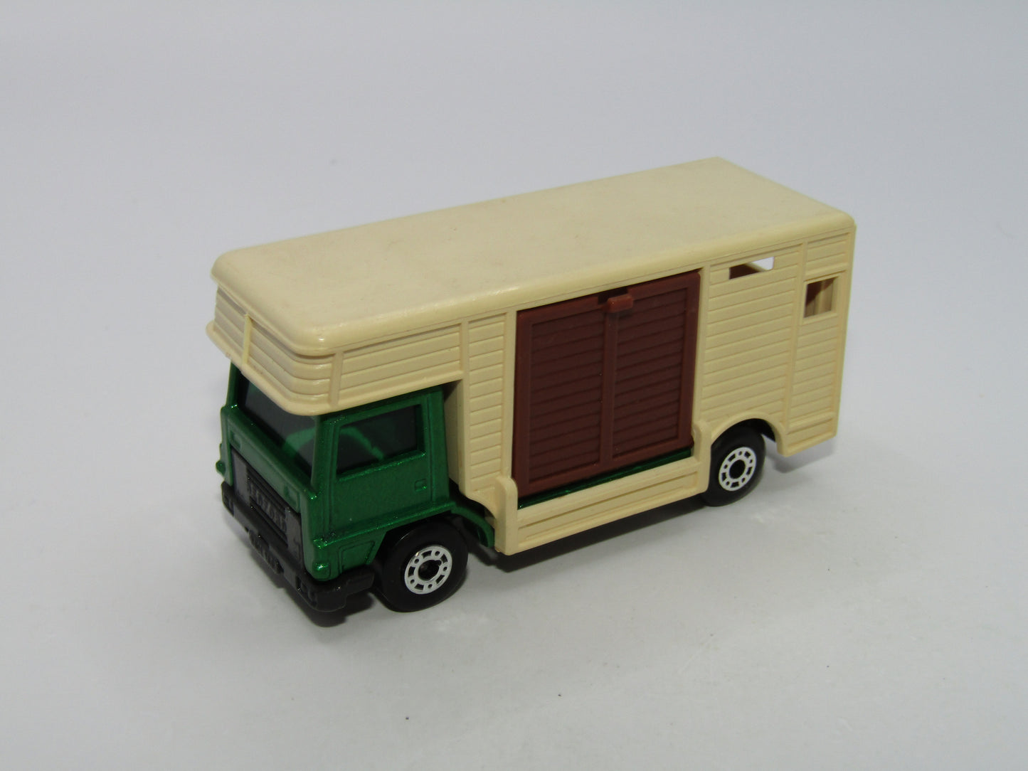 Matchbox Superfast 40B Horse Box Metallic Green GLOSS Black Base