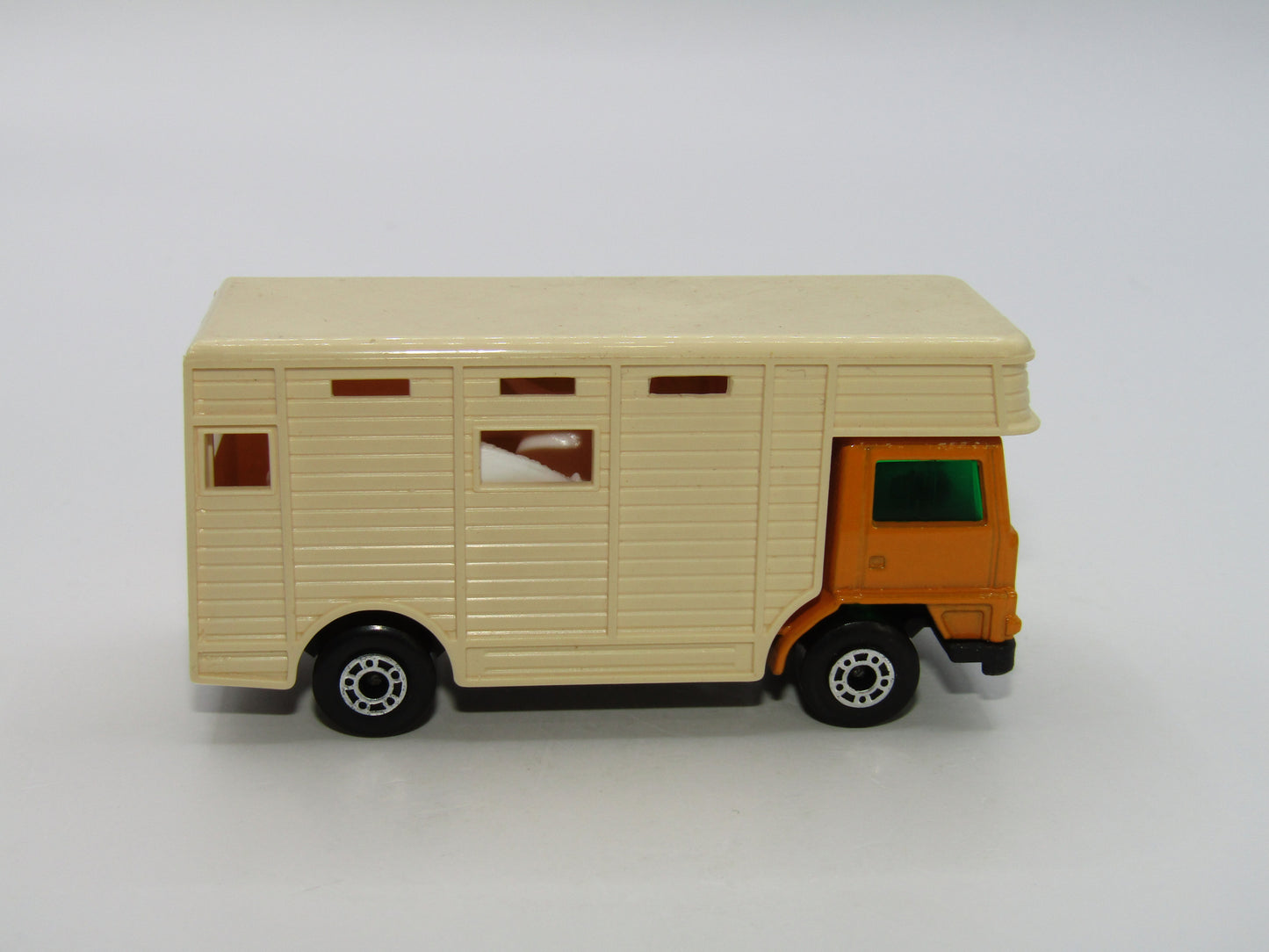 Matchbox Superfast 40B Horse Box Orange Light Brown Door Matt Black base