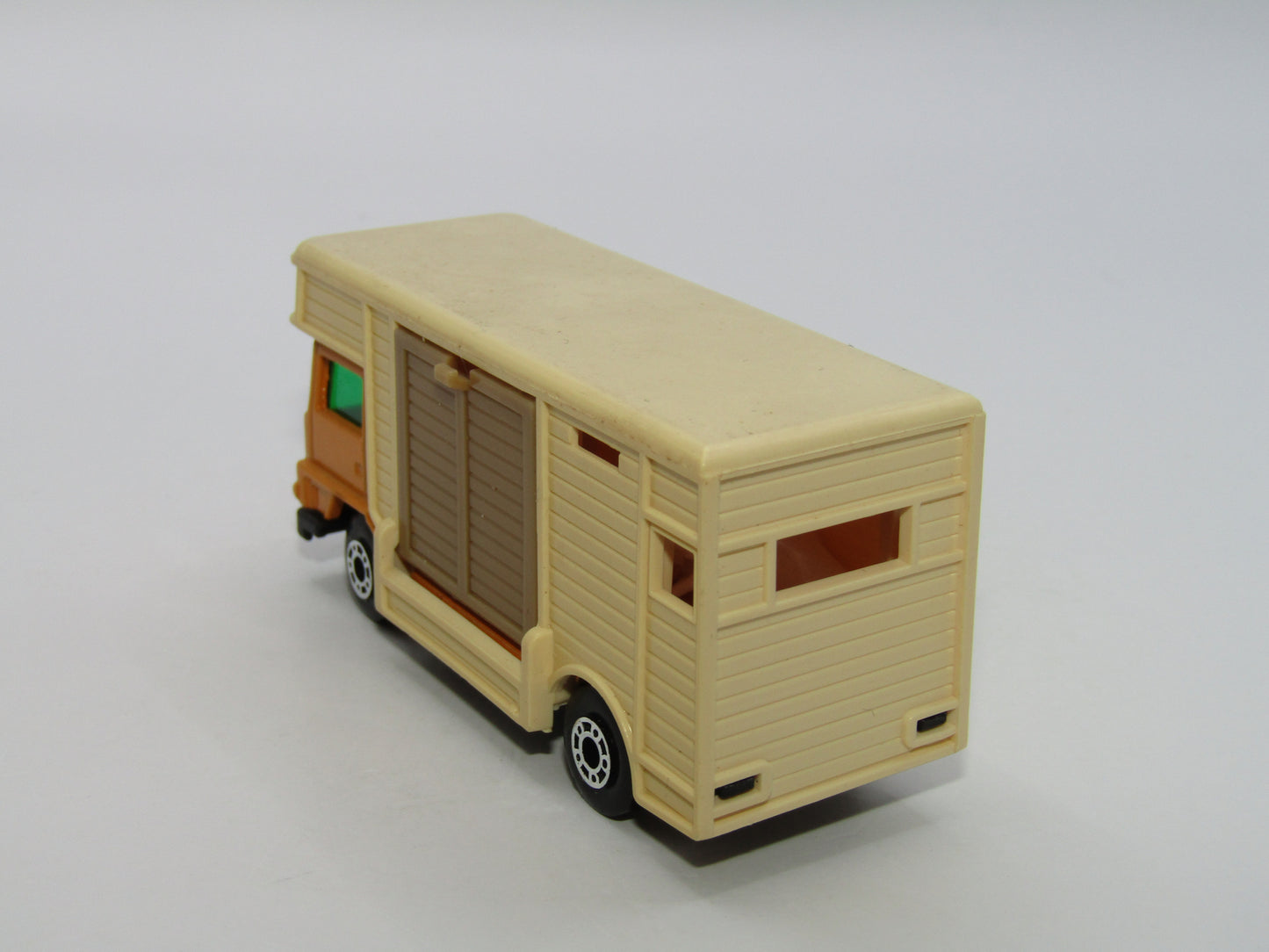 Matchbox Superfast 40B Horse Box Orange Light Brown Door Matt Black base