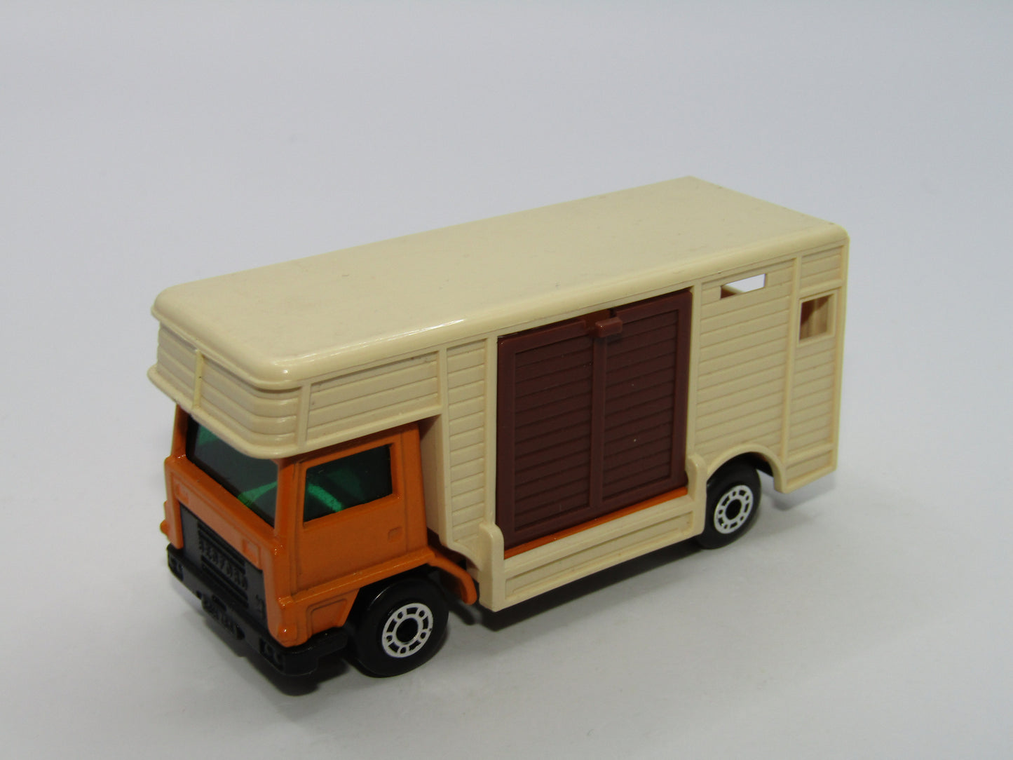 Matchbox Superfast 40B Horse Box Orange Dark Brown Door Satin Black base