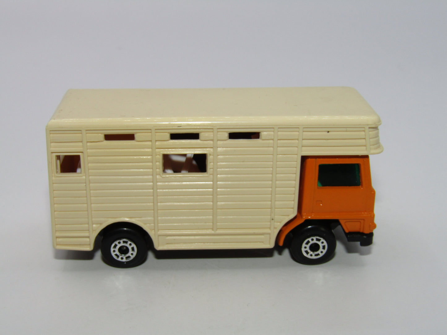 Matchbox Superfast 40B Horse Box Orange Dark Brown Door Satin Black base