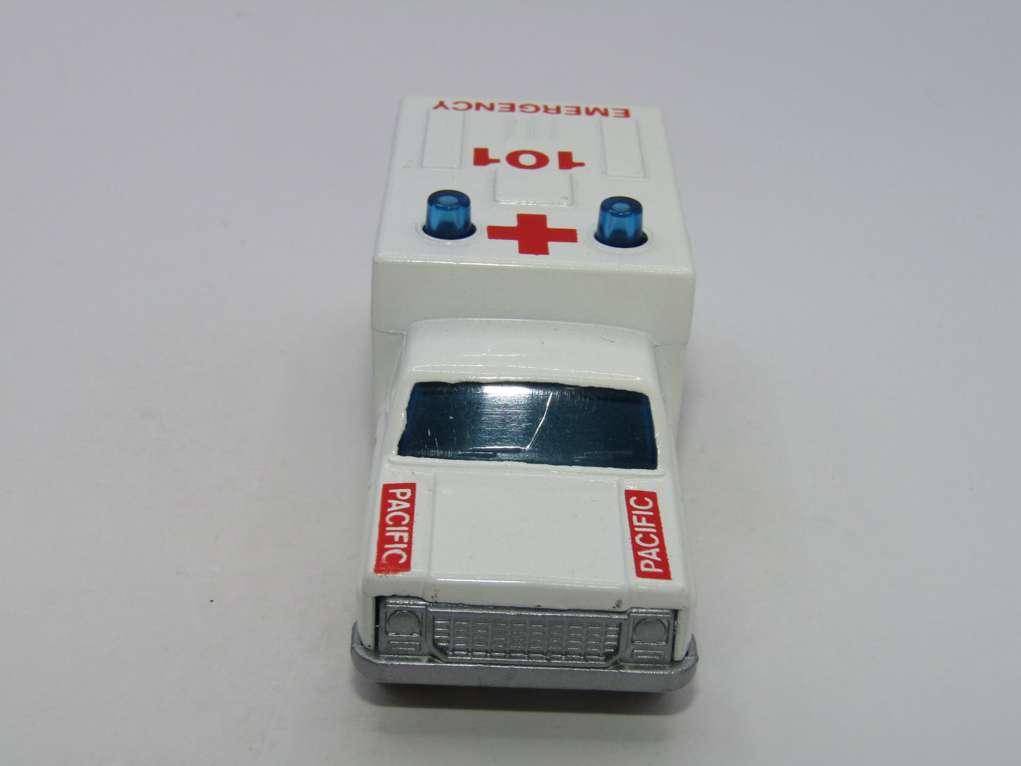 Matchbox Superfast 41C Ambulance Pacific Ambulance SILVER Base