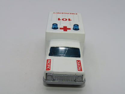 Matchbox Superfast 41C Ambulance Pacific Ambulance SILVER Base