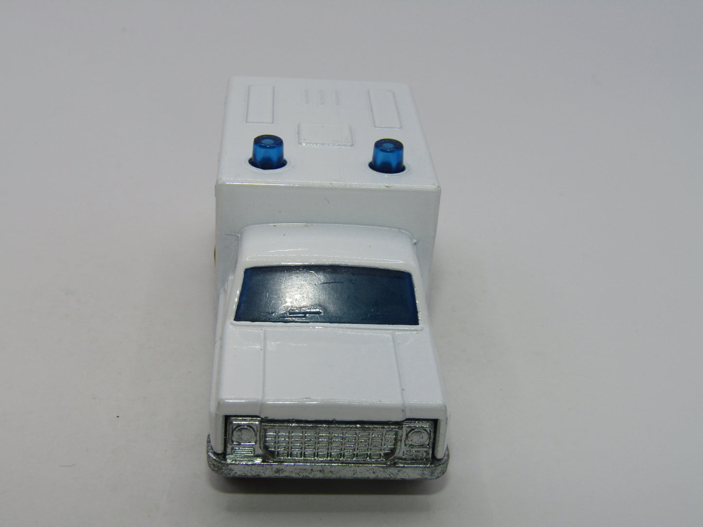 Matchbox Superfast 41C Ambulance Red Cross Labels Grey Interior