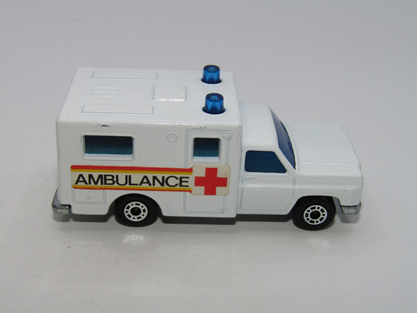 Matchbox Superfast 41C Ambulance Red Cross Labels Grey Interior
