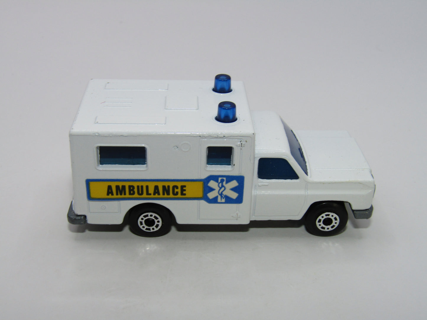 Matchbox Superfast 41C Ambulance Blue & Yellow Labels Grey Interior