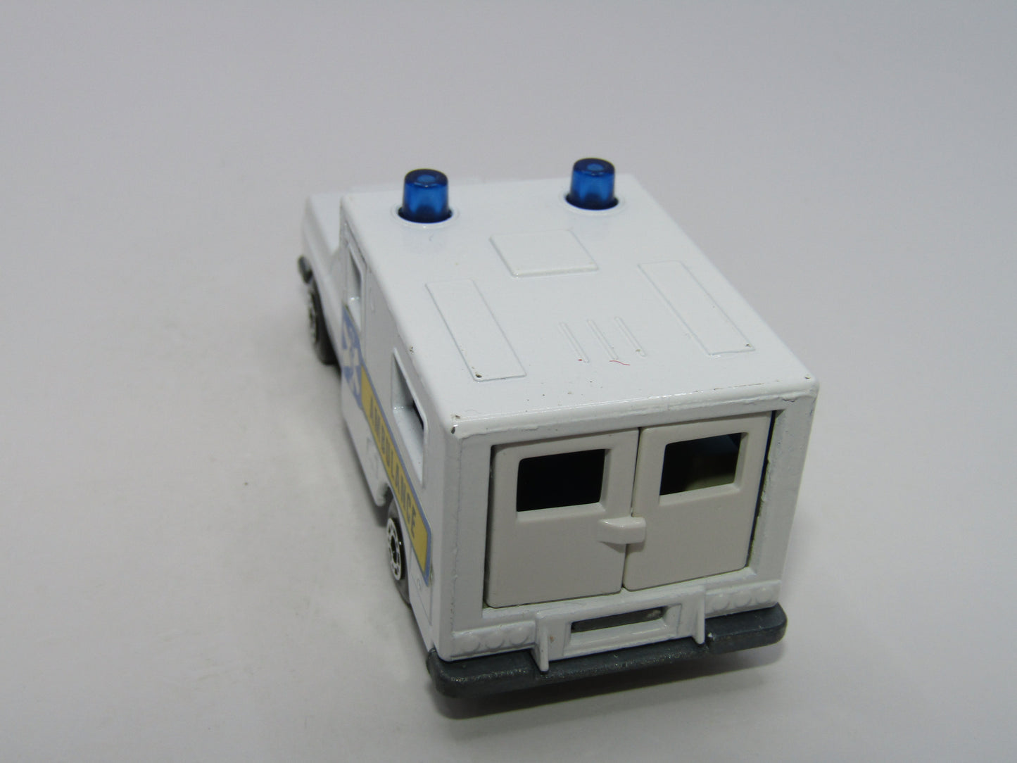 Matchbox Superfast 41C Ambulance Blue & Yellow Labels Grey Interior