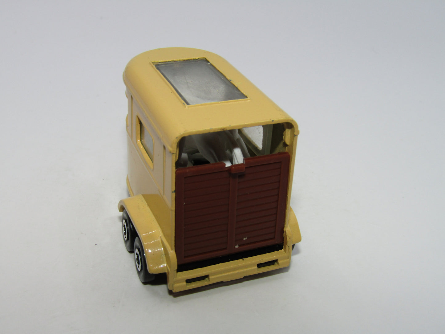 Matchbox Superfast 43A Pony Trailer Beige Charcoal Black Base Centre Cut Wheels