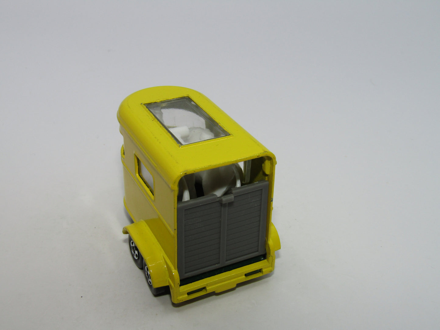 Matchbox Superfast 43A Pony Trailer Yellow Dark Green Base Solid Wheels
