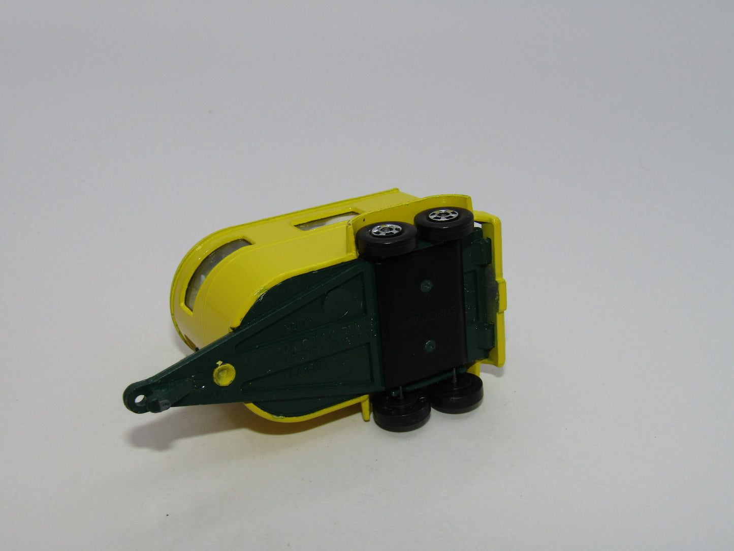 Matchbox Superfast 43A Pony Trailer Yellow Dark Green Base Solid Wheels