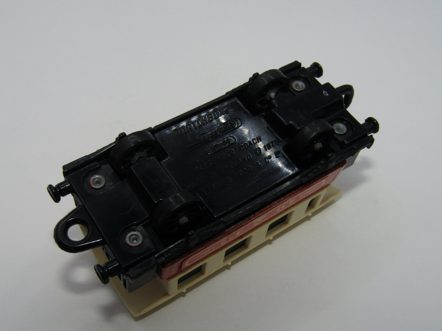 Matchbox Superfast 44C Passenger Coach Red Light Green Windows