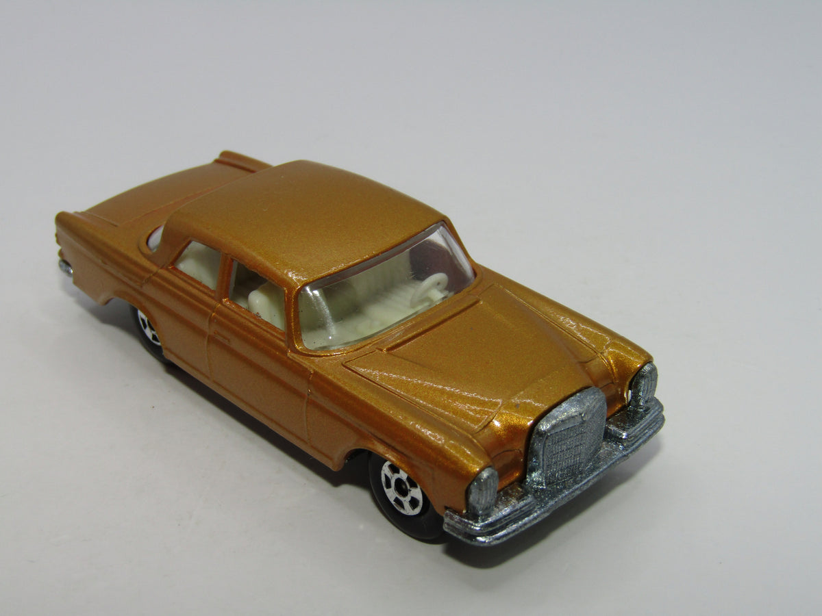 Matchbox Superfast 46A Mercedes 300SE Gold Hollow Narrow Wheels