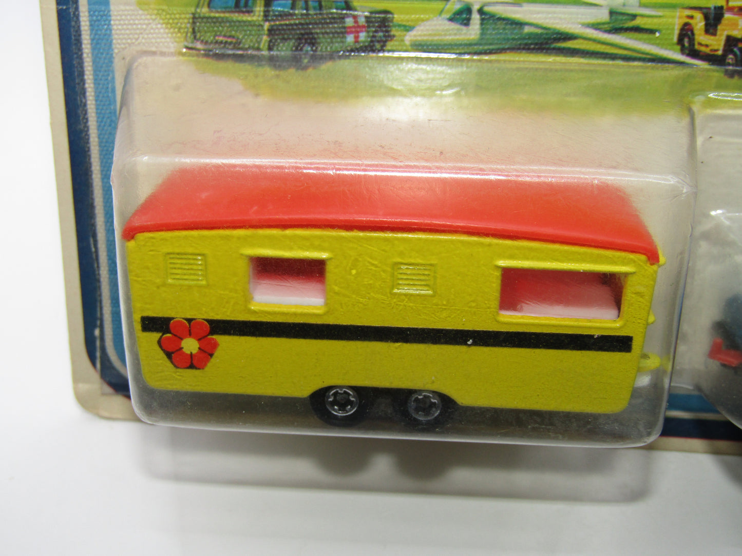 Matchbox Superfast Twin Pack TP-4 Blue Datsun RED Interior & Caravan