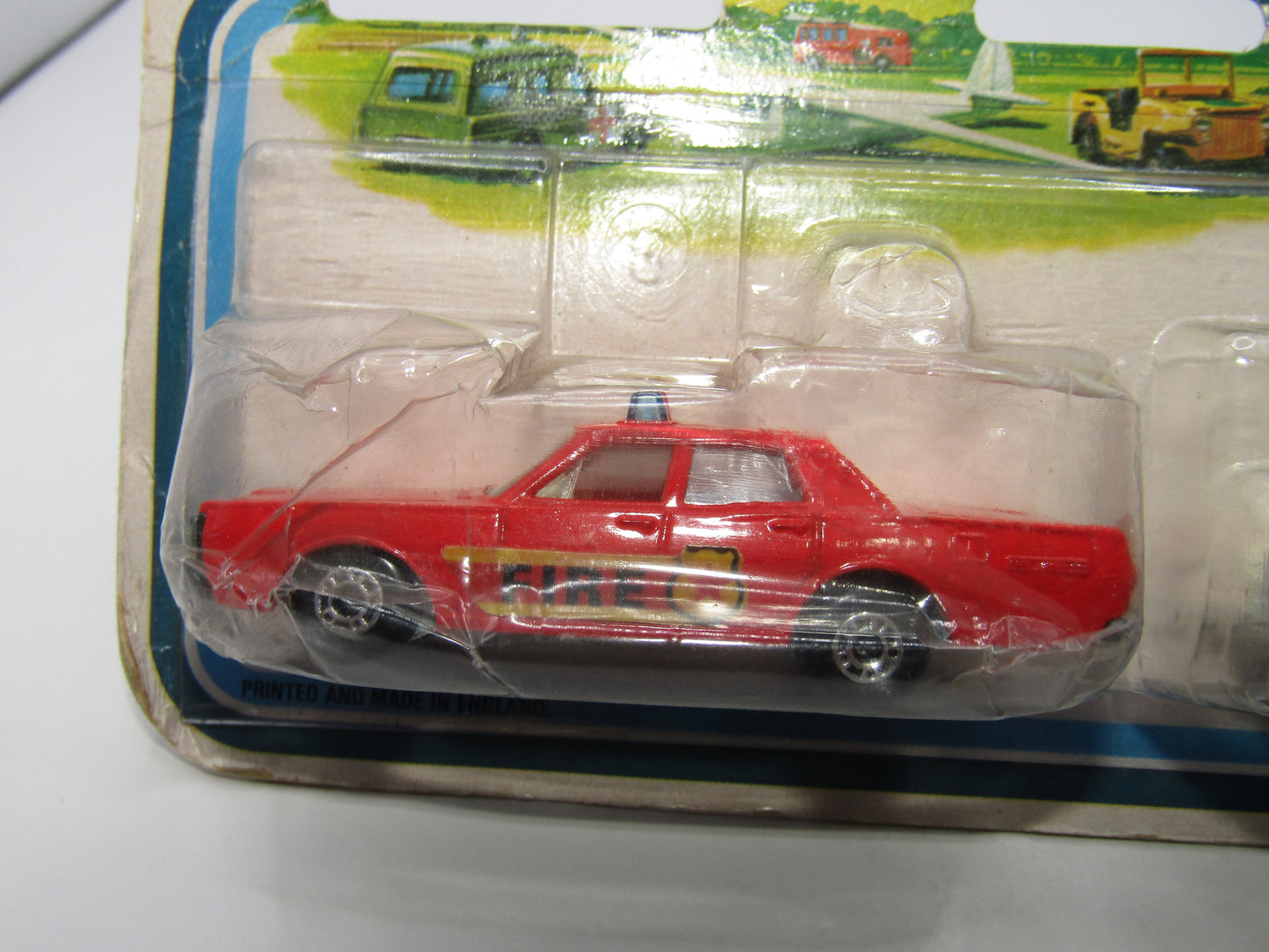 Matchbox Superfast Twin Pack TP-10 Fire Chief Car & Mercedes Ambulance Dot Dash