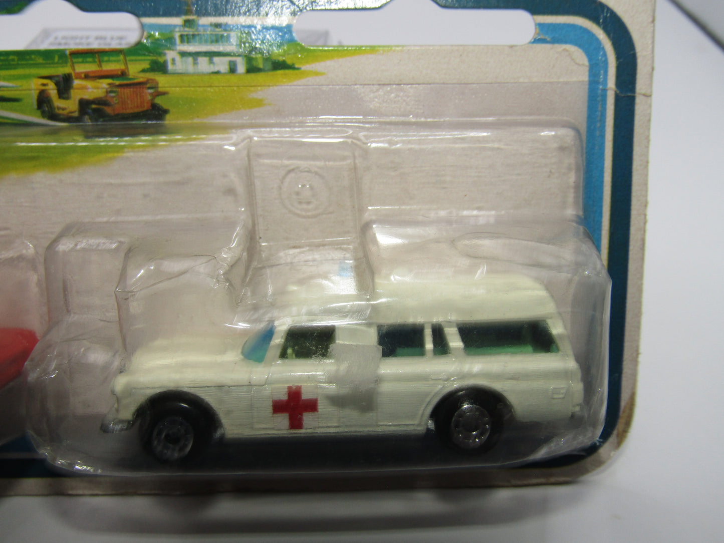 Matchbox Superfast Twin Pack TP-10 Fire Chief Car & Mercedes Ambulance Dot Dash
