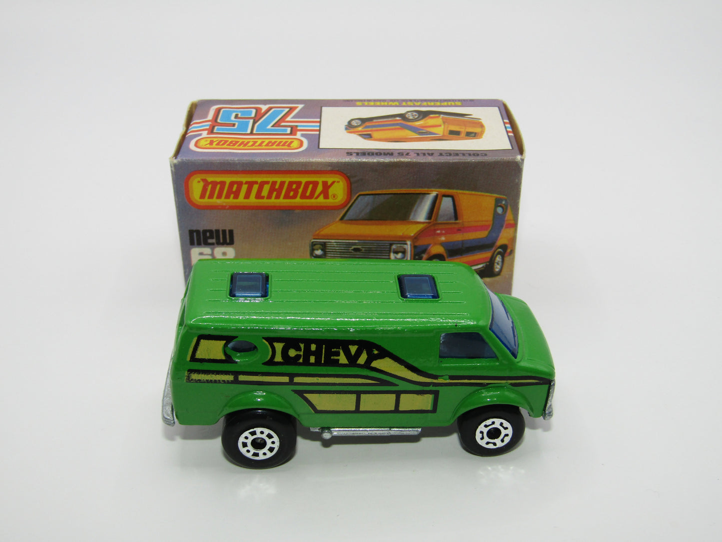 Matchbox Superfast 68C Chevy Van Green Yellow Tampo