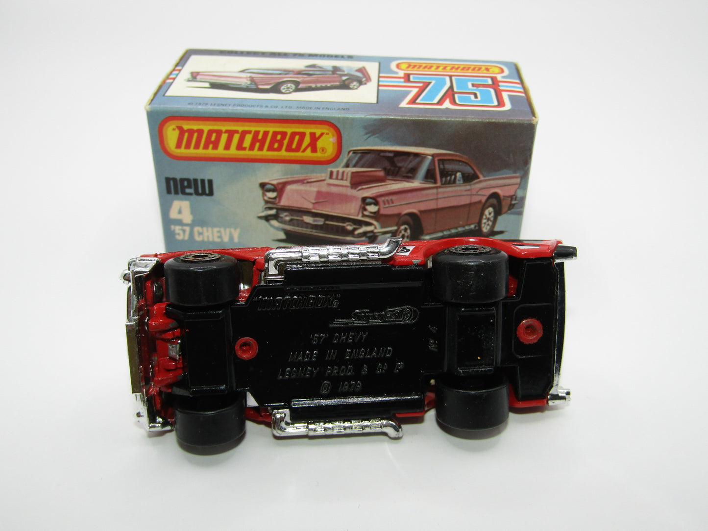 Matchbox Superfast 4D '57 Chevy Red - NO BONNET Tampo BLACK Base