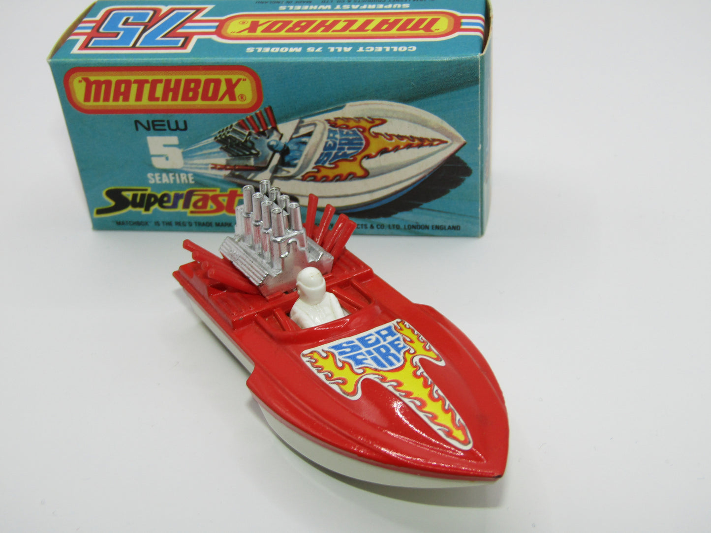 Matchbox Superfast 5B Seafire Boat, Red, WHITE Driver, White Base