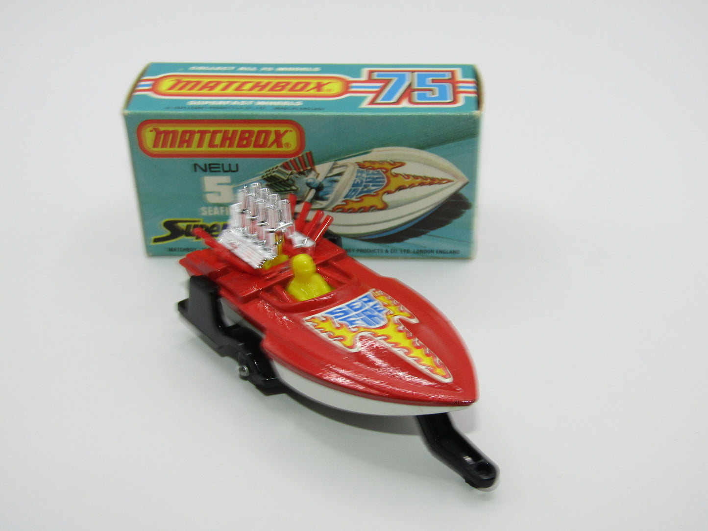 Matchbox Superfast 5B Seafire Boat, Red, LEMON Driver, White Base