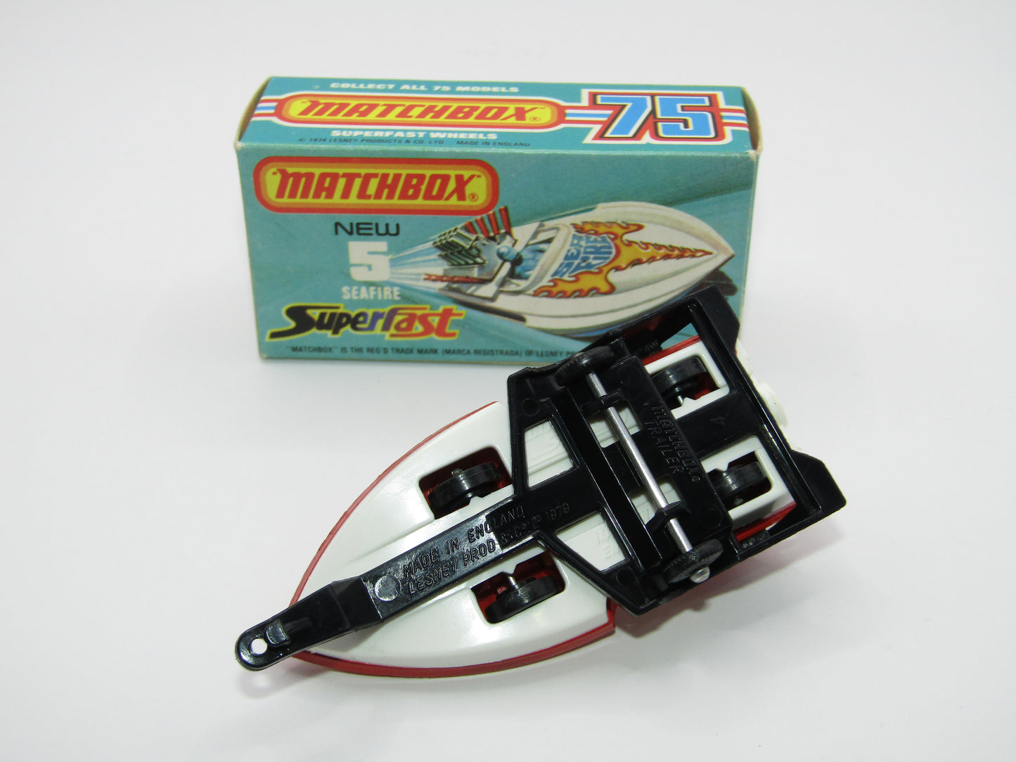 Matchbox Superfast 5B Seafire Boat, Red, LEMON Driver, White Base