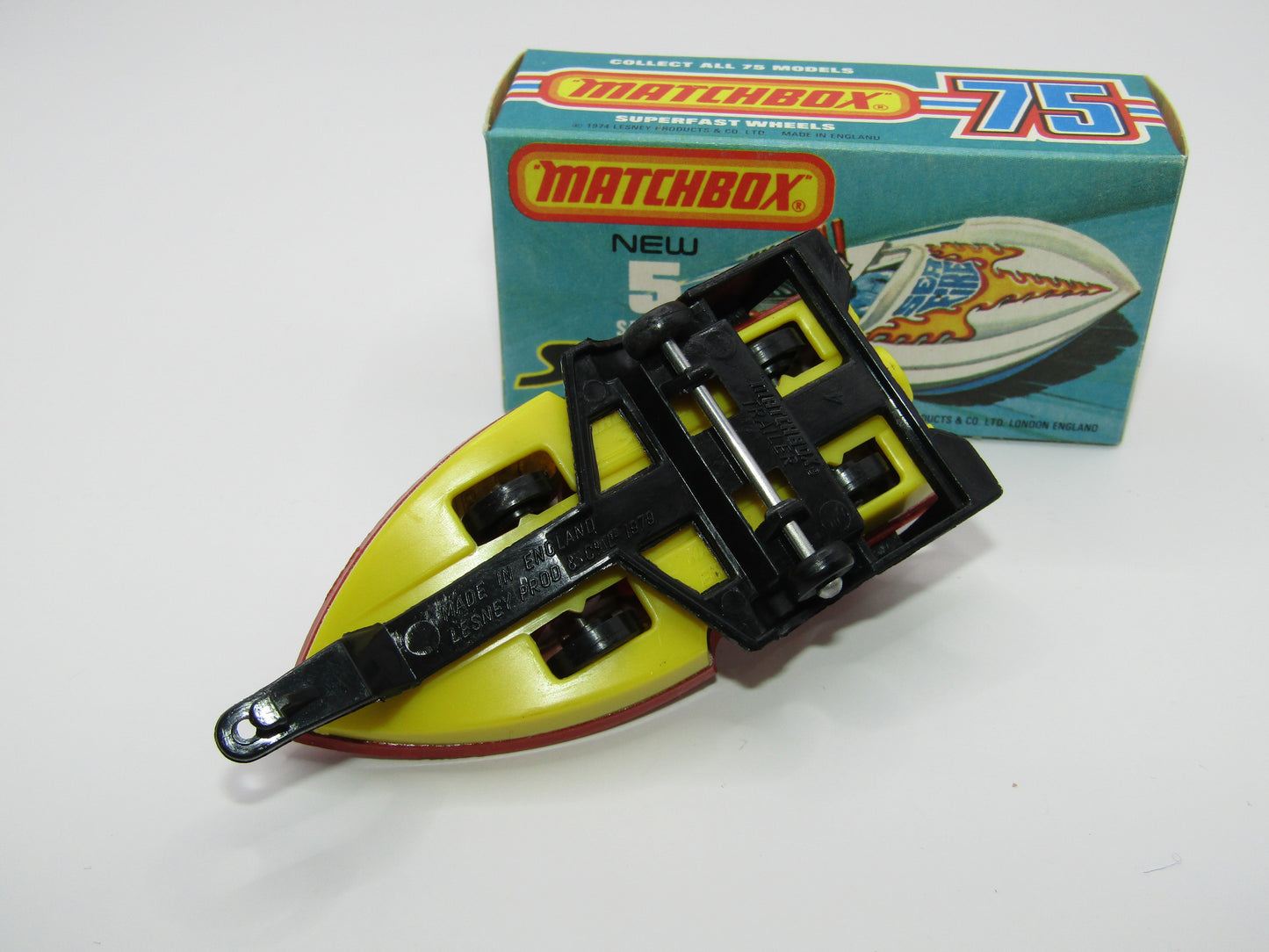 Matchbox Superfast 5B Seafire Boat, Red, RED Driver, YELLOW Base