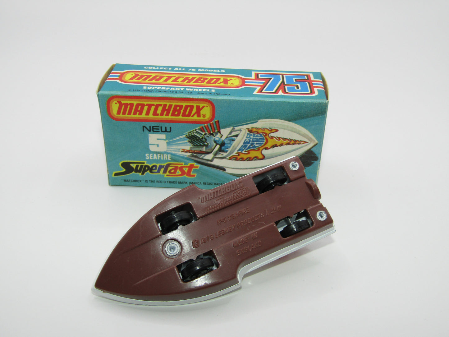 Matchbox Superfast 5B Seafire Boat, White, YELLOW Driver, BROWN Base