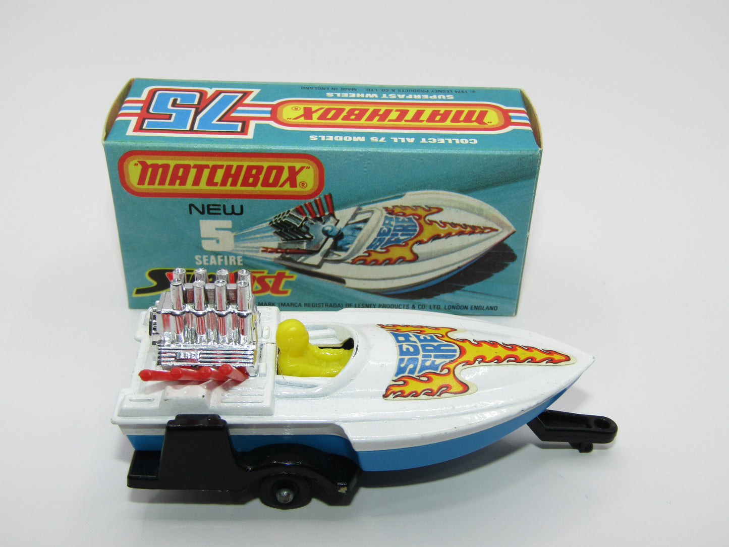 Matchbox Superfast 5B Seafire Boat, White, LEMON Driver, Blue Base, Red Engine Pipes