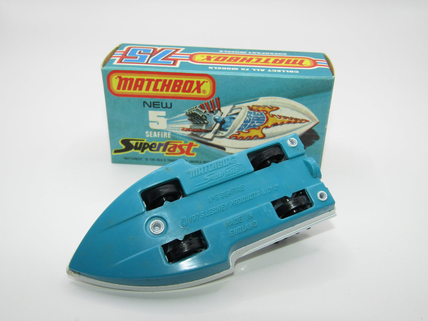 Matchbox Superfast 5B Seafire Boat, White, Blue Driver, TURQUOISE Base