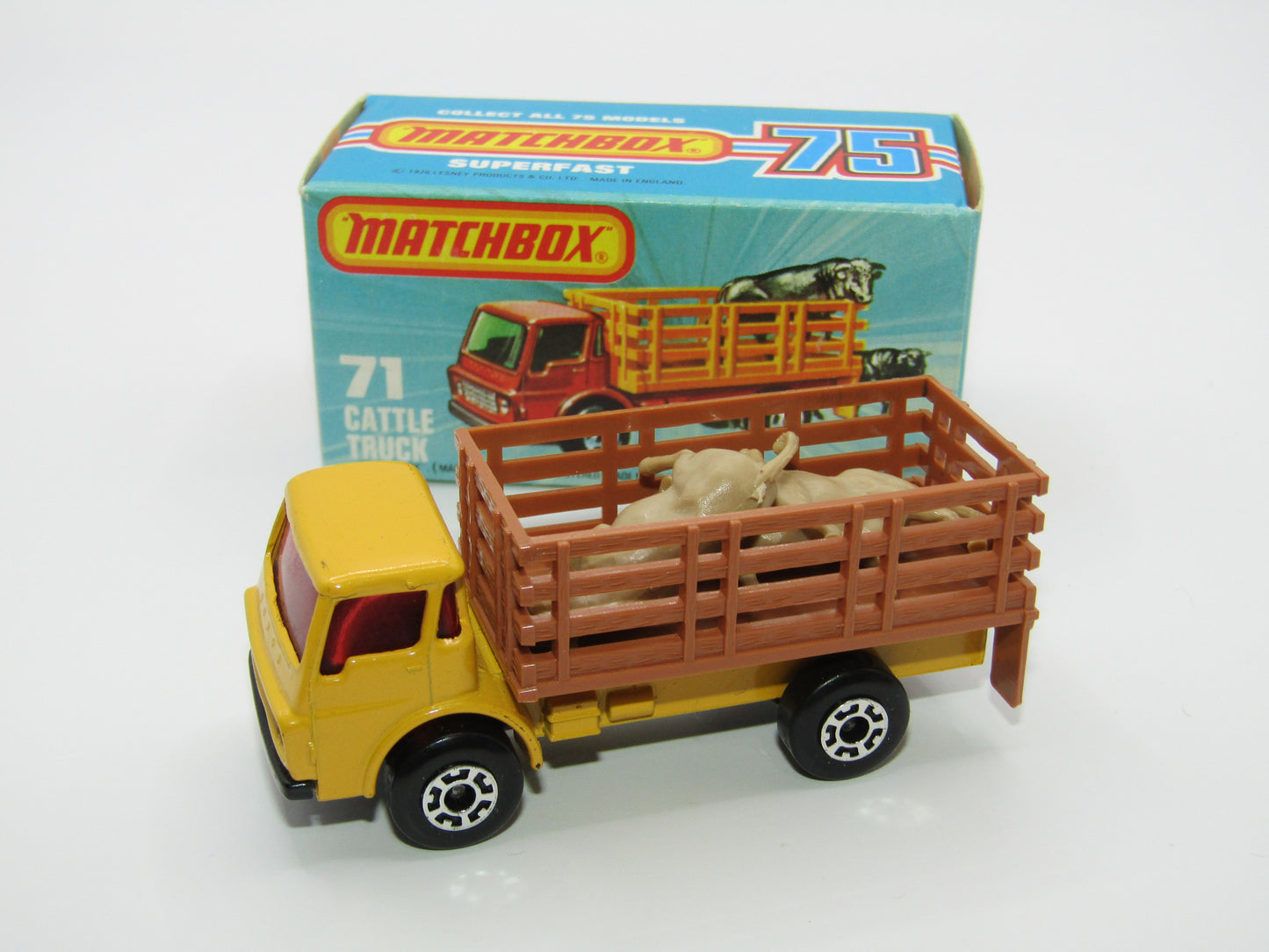 Matchbox Superfast 71C Cattle Truck LIGHT BROWN Stakes Red Windows