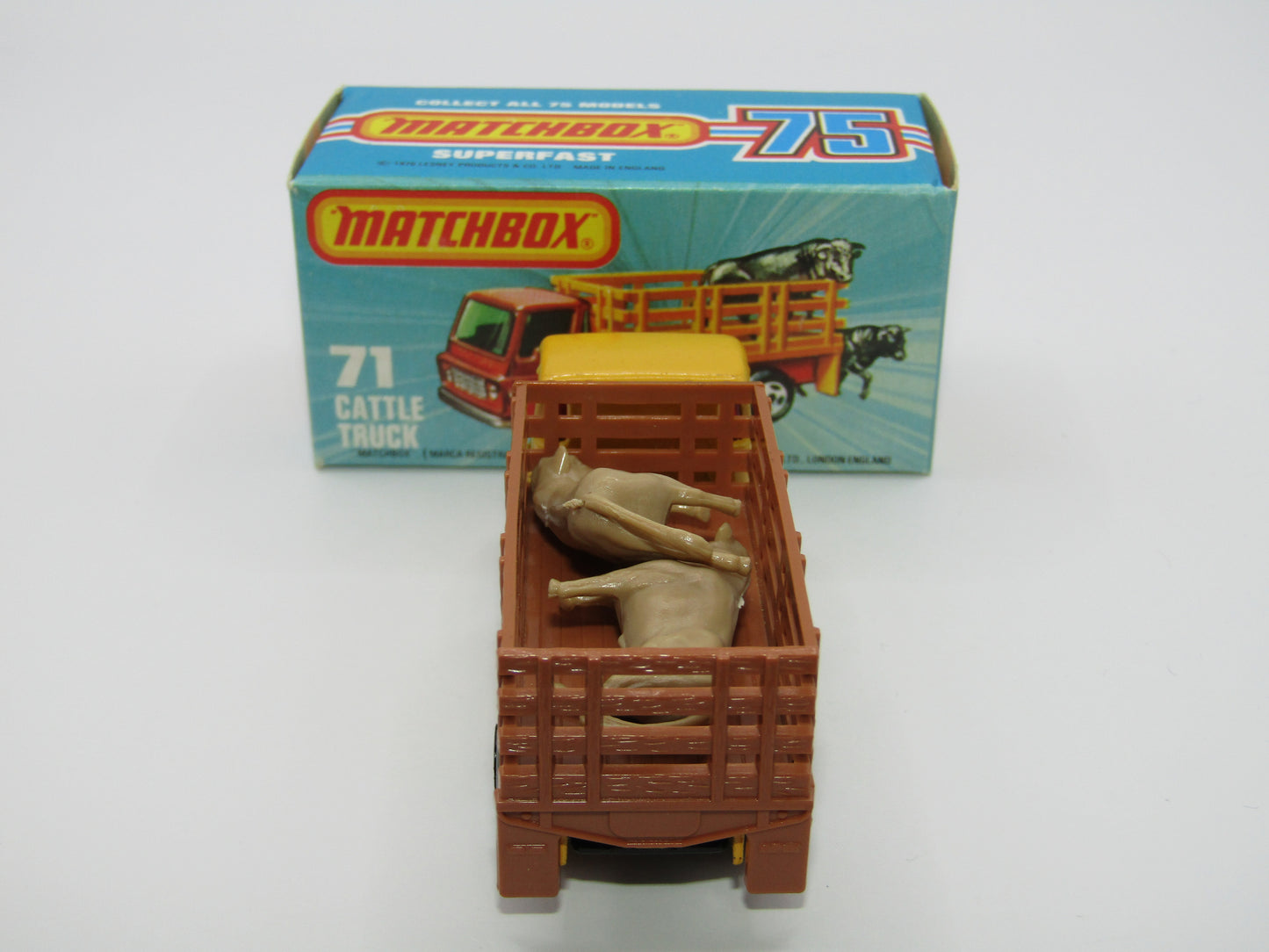 Matchbox Superfast 71C Cattle Truck LIGHT BROWN Stakes Red Windows