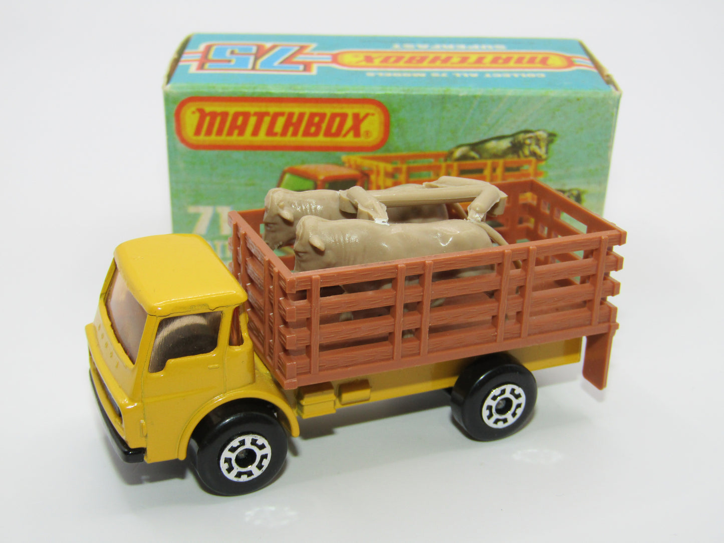 Matchbox Superfast 71C Cattle Truck LIGHT BROWN Stakes AMBER Windows