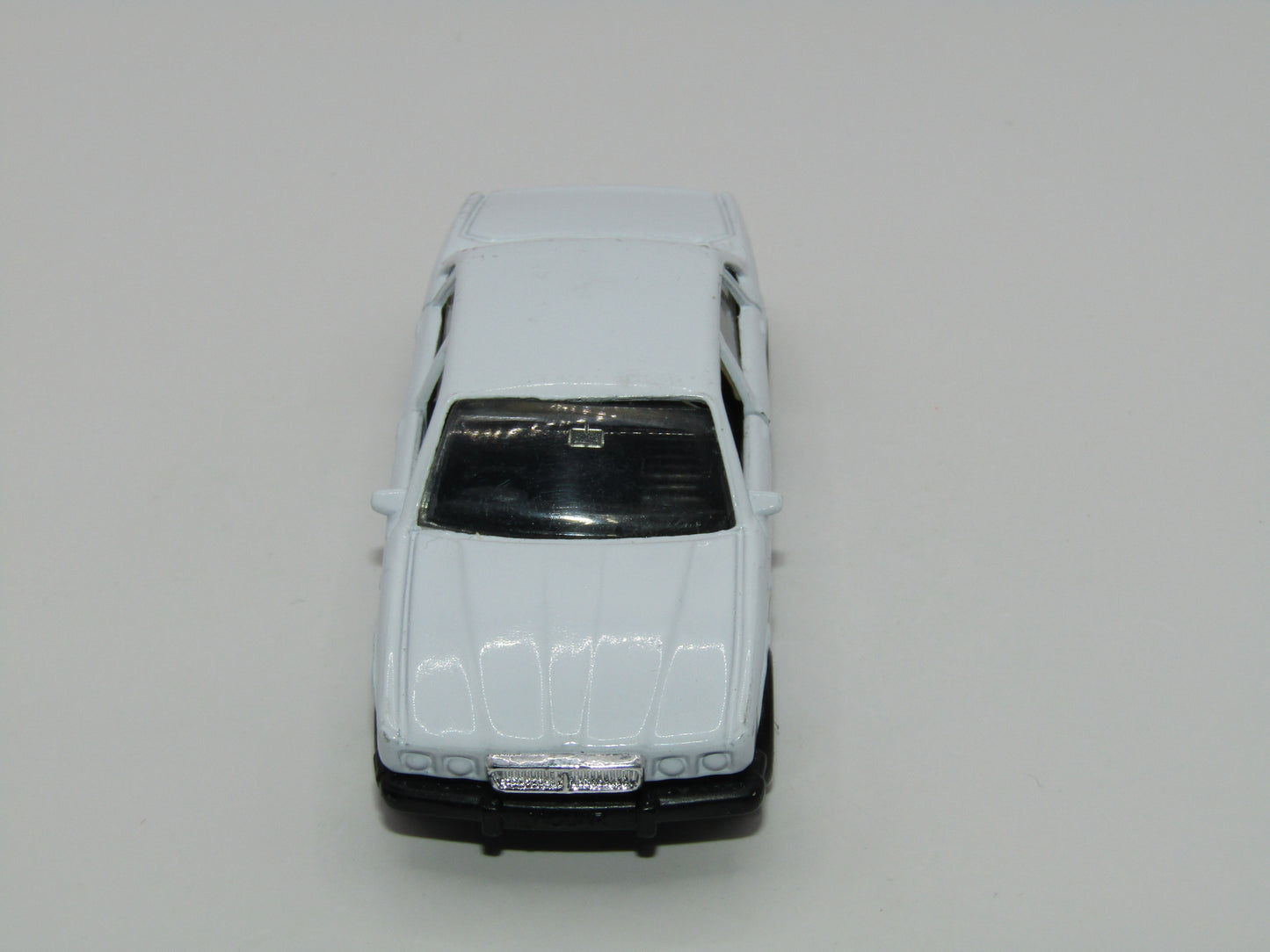 Matchbox Superfast MB1 Jaguar XJ6 PLAIN WHITE Macau Base