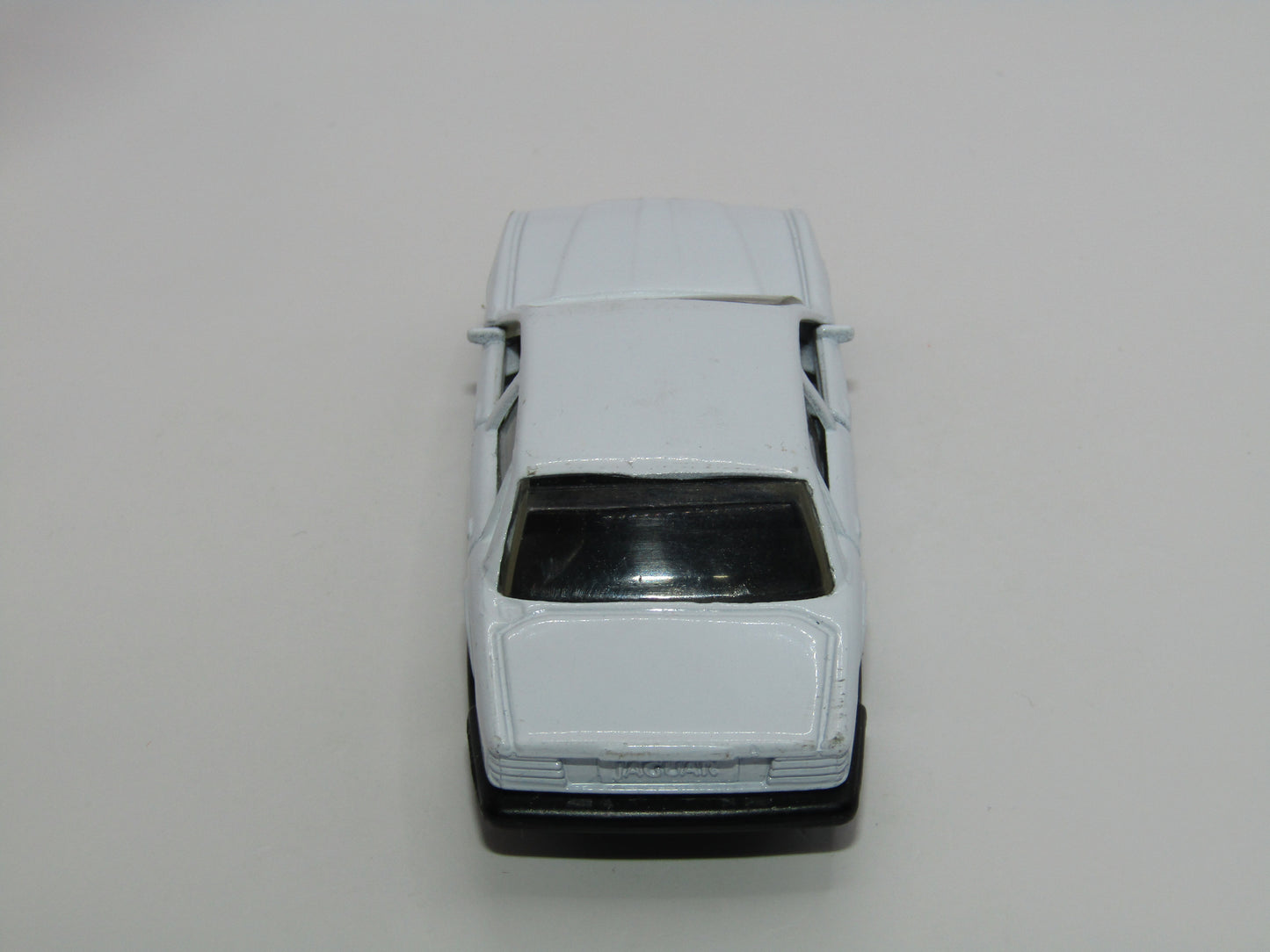 Matchbox Superfast MB1 Jaguar XJ6 PLAIN WHITE Macau Base