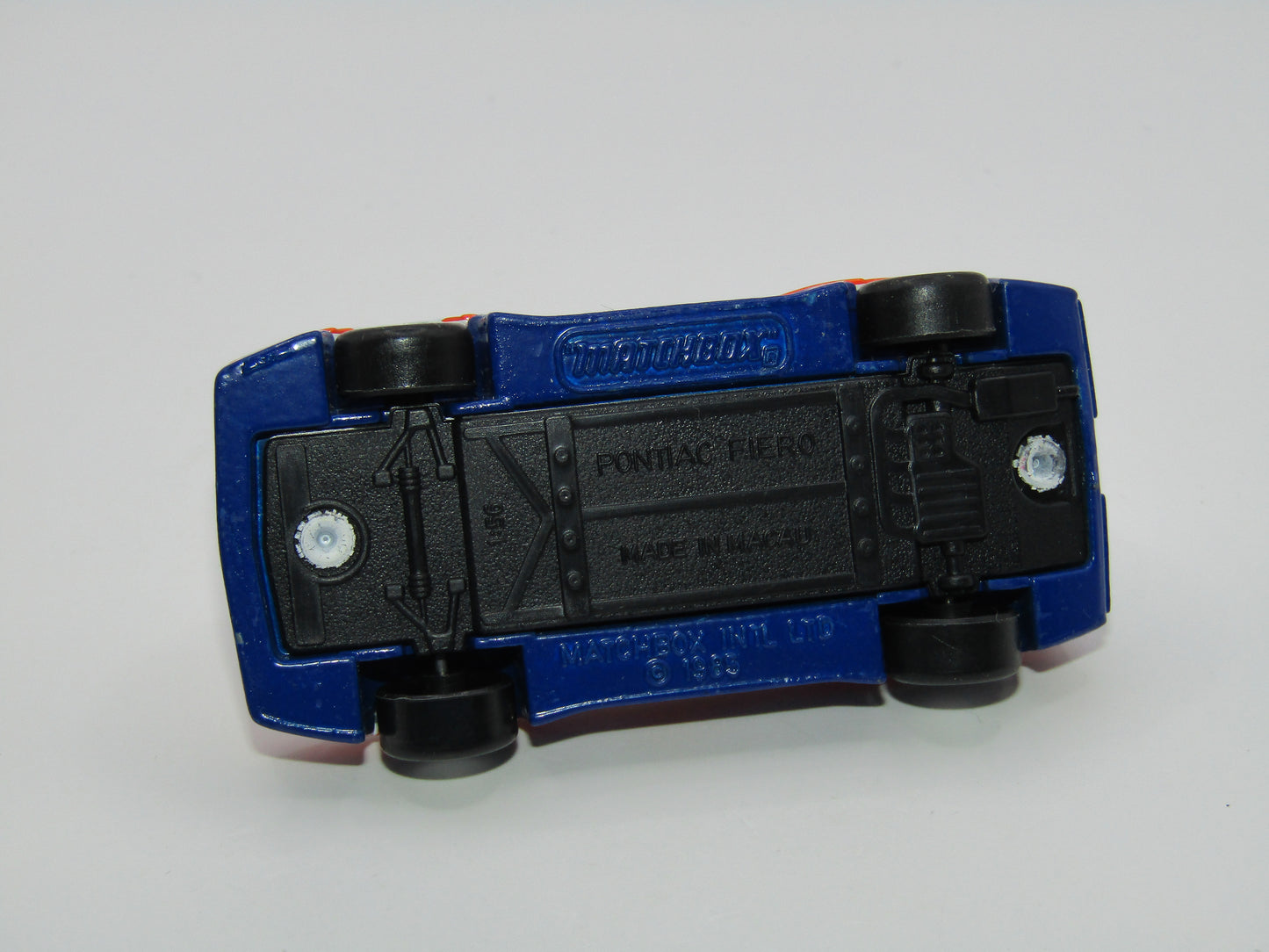Matchbox Superfast MB2 Pontiac Fiero 85 Tampo Macau Base