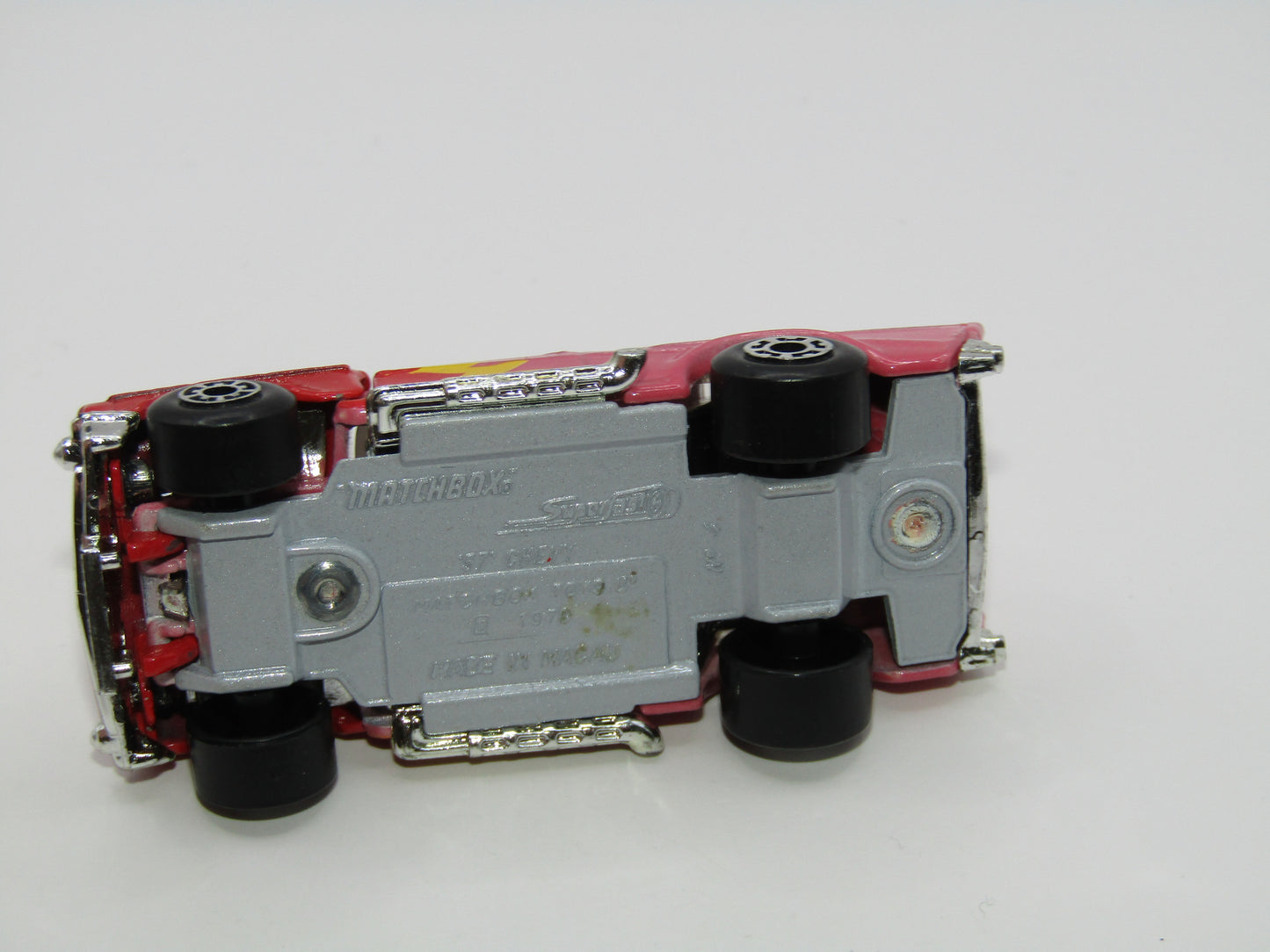 Matchbox Superfast MB4 '57 Chevy Red & Pink Flames Tampo Macau Base