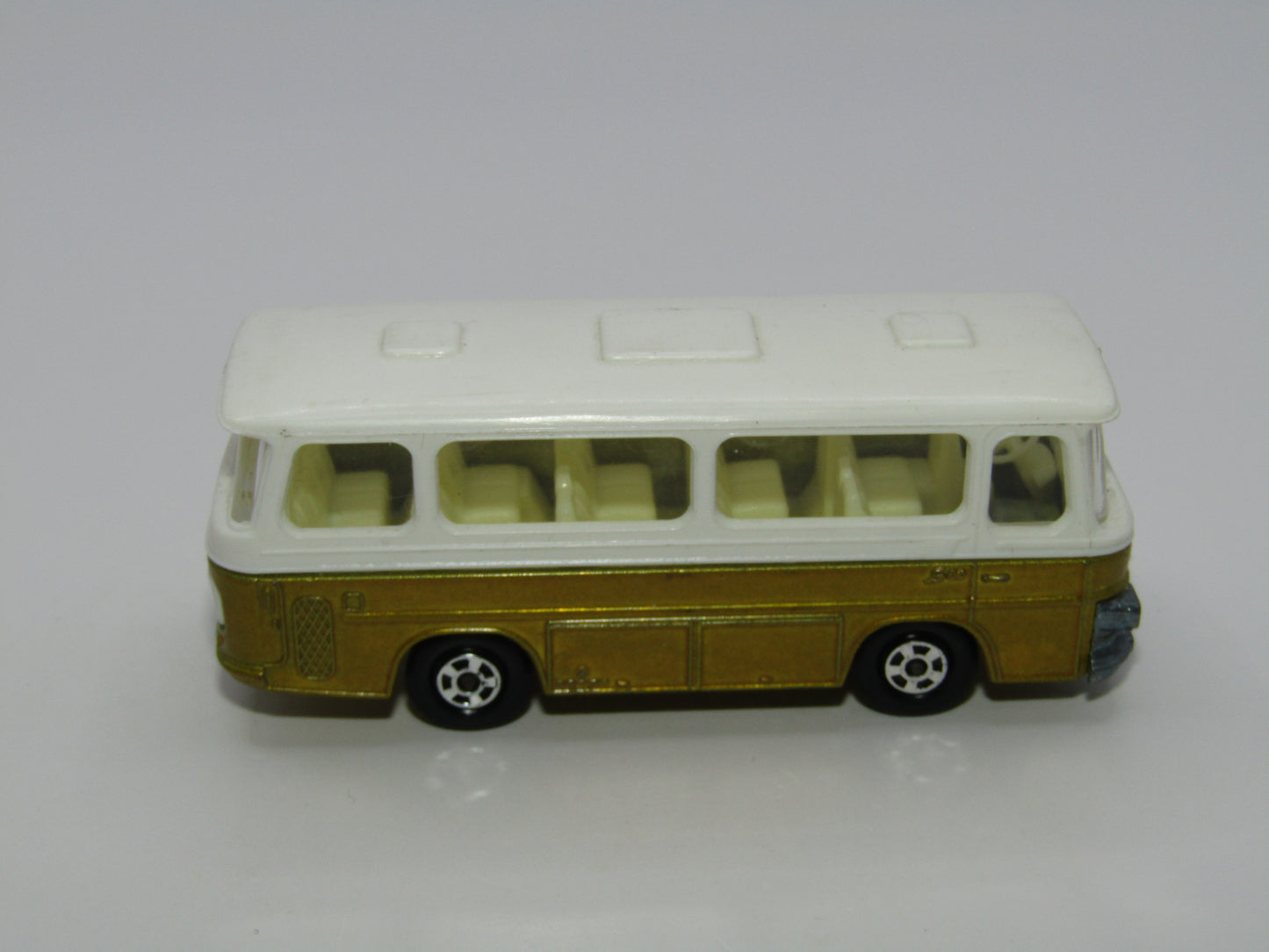 Matchbox Superfast 12B Setra Coach White Roof, Gold Body