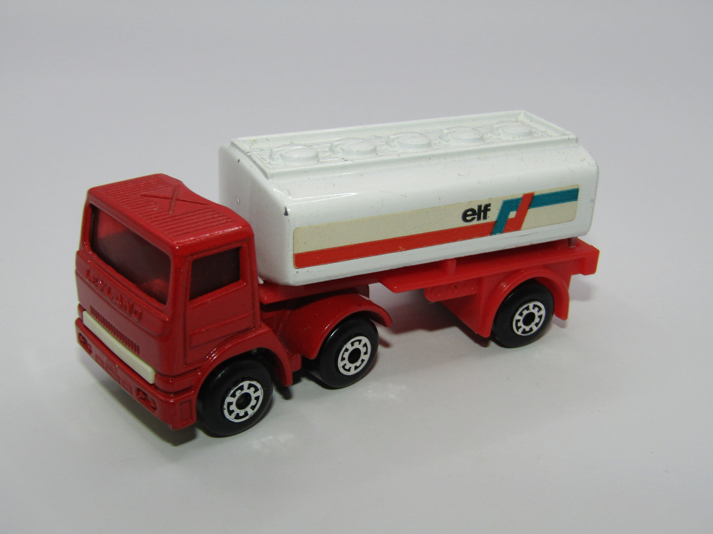 Matchbox Superfast 14D Leyland Articulated Tanker CREAM No 30 Base