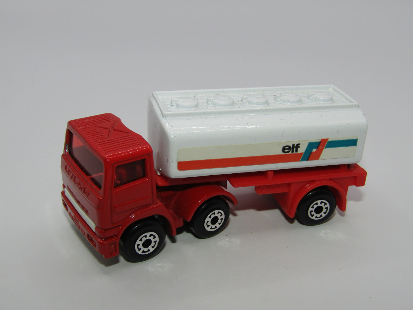 Matchbox Superfast 14D Leyland Articulated Tanker Turquoise & Red Stripes