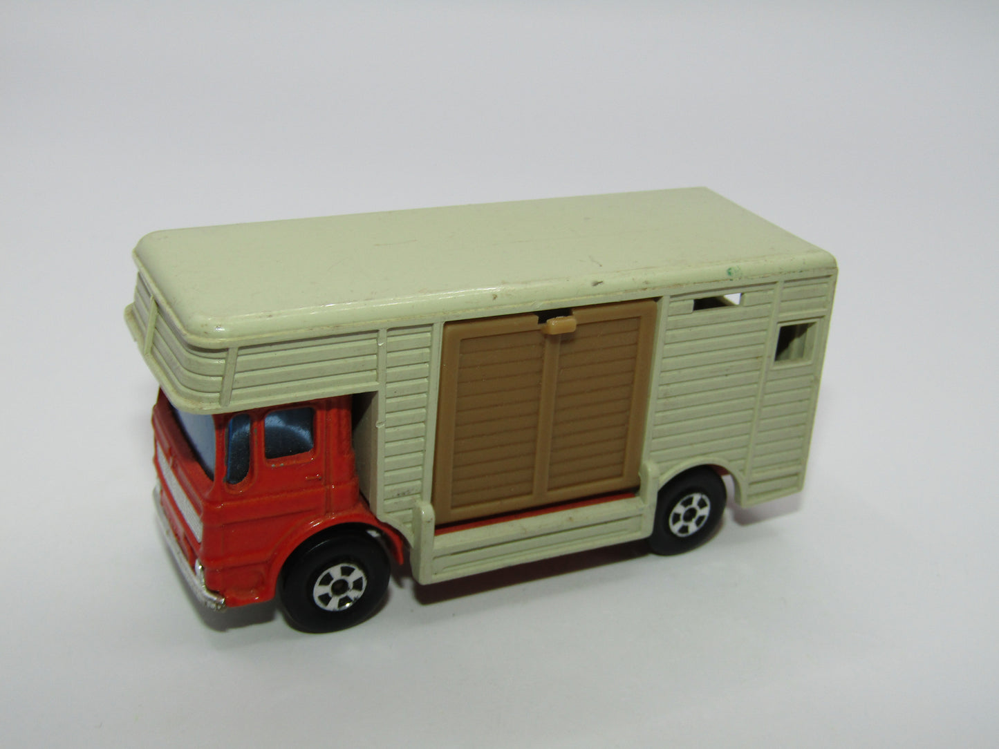 Matchbox Superfast 17A Horse Box Orange-Red Bone Box