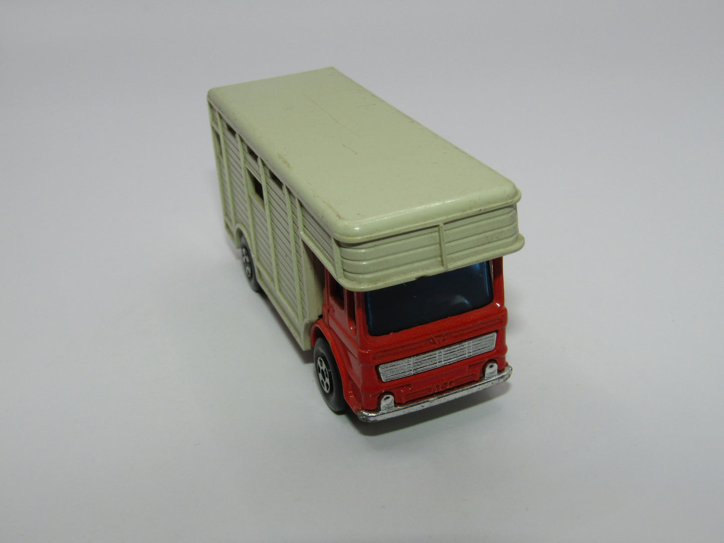 Matchbox Superfast 17A Horse Box Orange-Red Bone Box