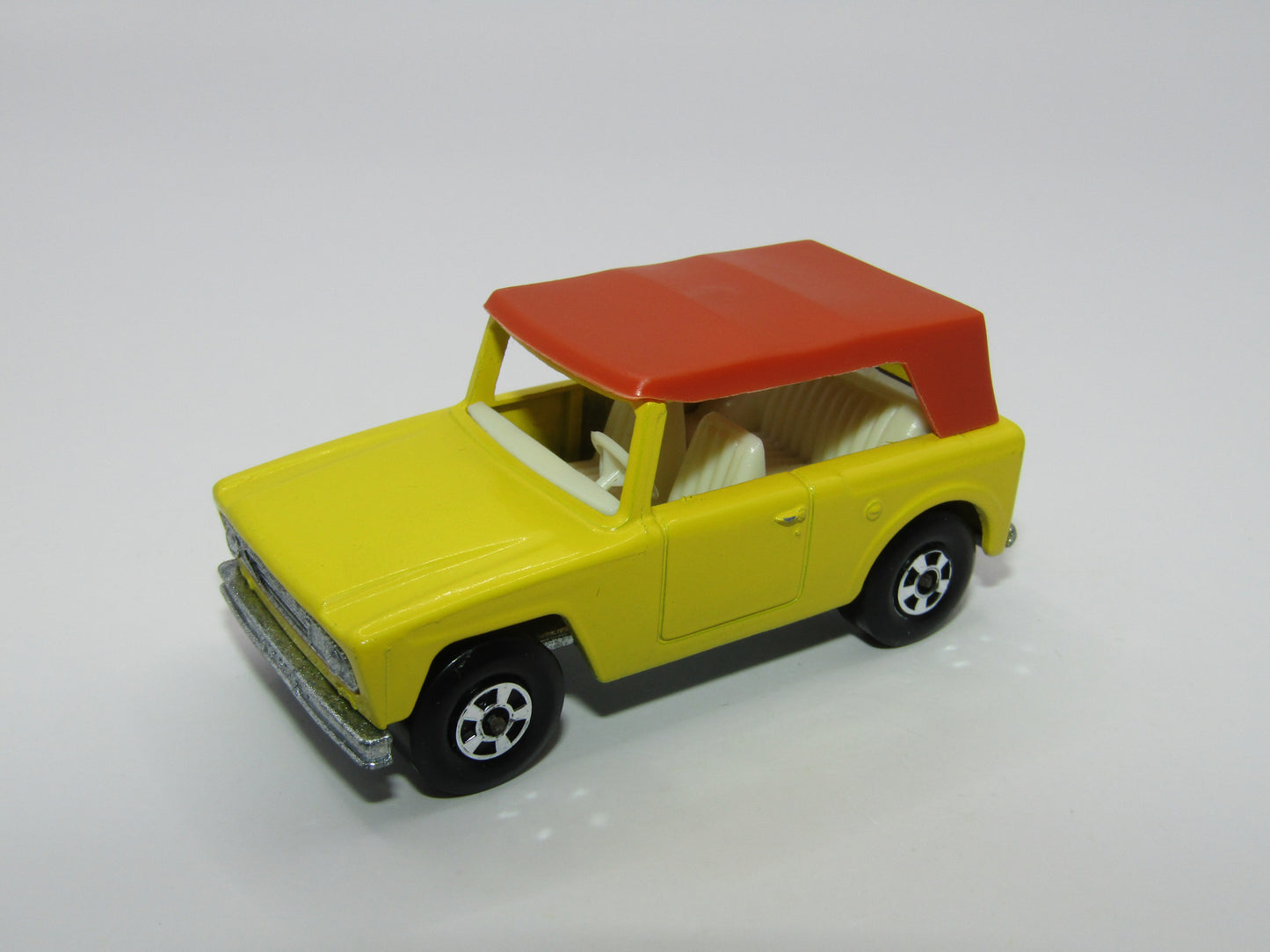 Matchbox Superfast 18A Field Car Yellow 5 Spoke NO PAT APP on base