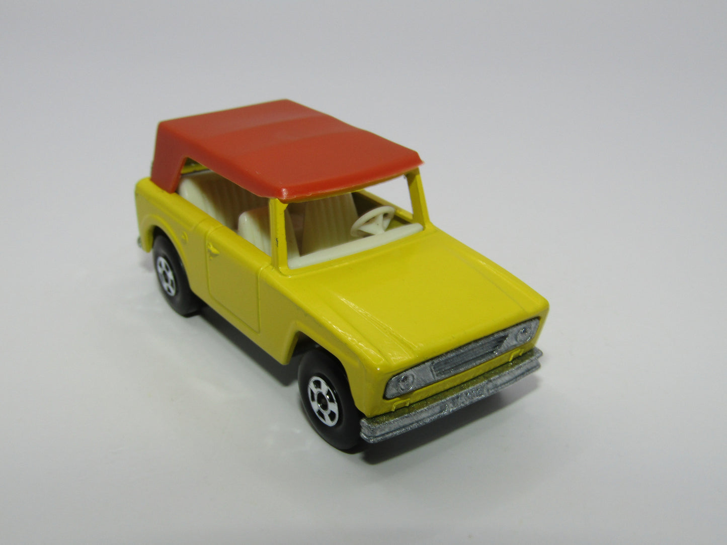 Matchbox Superfast 18A Field Car Yellow 5 Spoke NO PAT APP on base