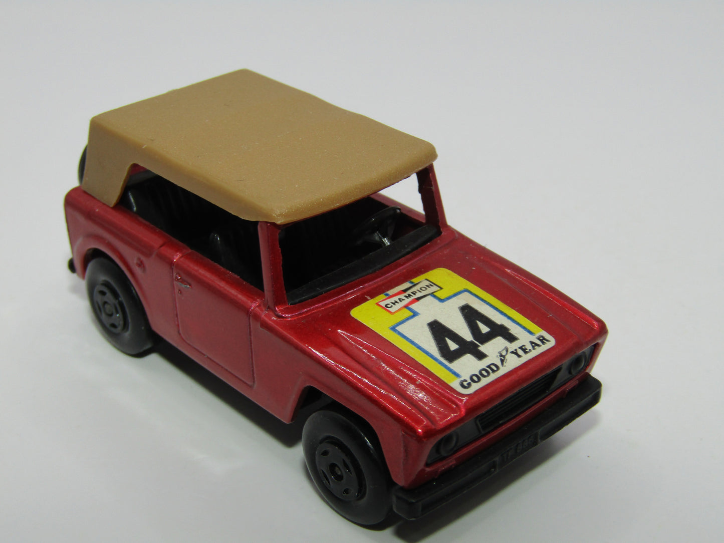 Matchbox Superfast 18A Field Car 44 Label BLACK Wheels Hubs