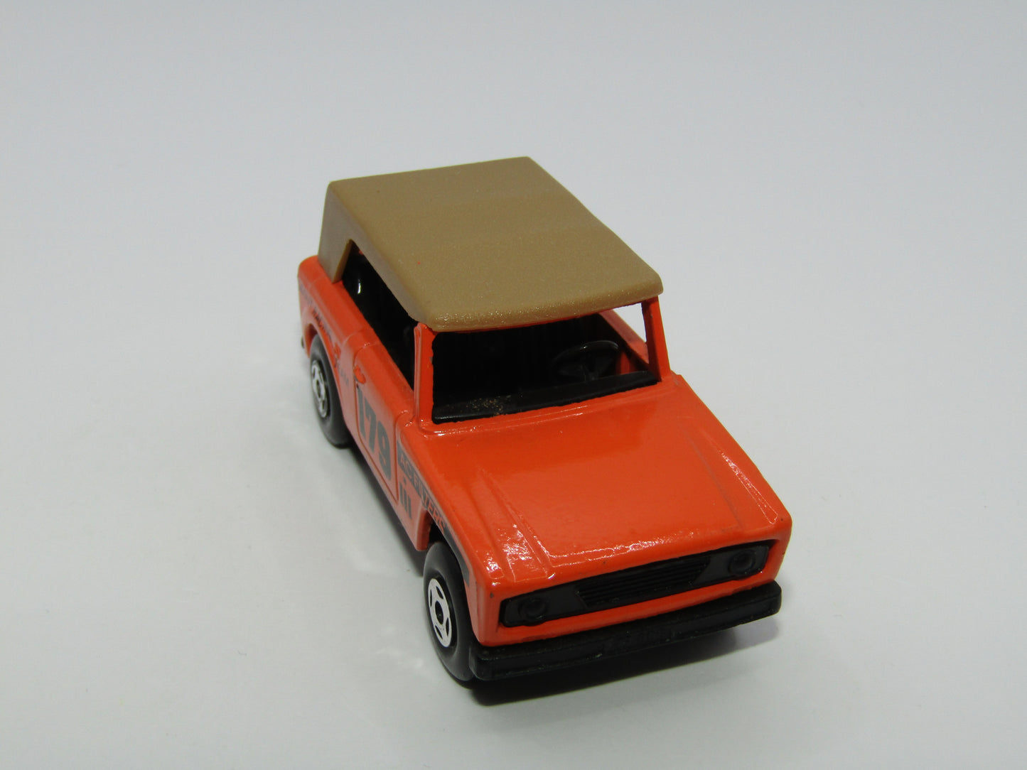 Matchbox Superfast 18A Field Car Scout Racing Tampo TAN Roof
